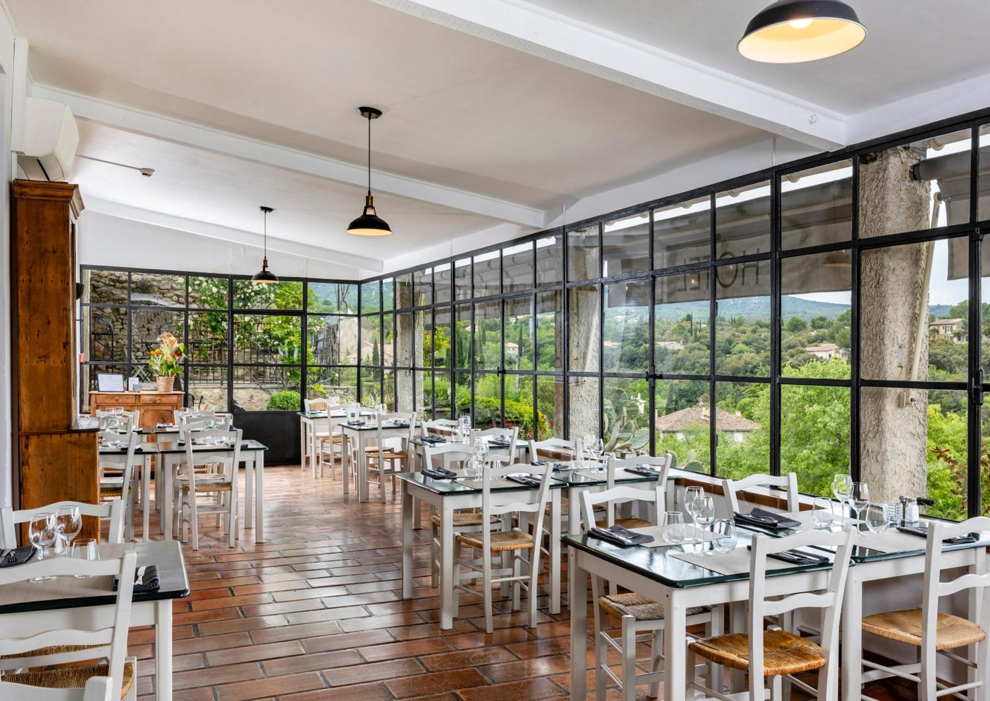 Hotel Restaurant Les Remparts Venasque Exterior photo